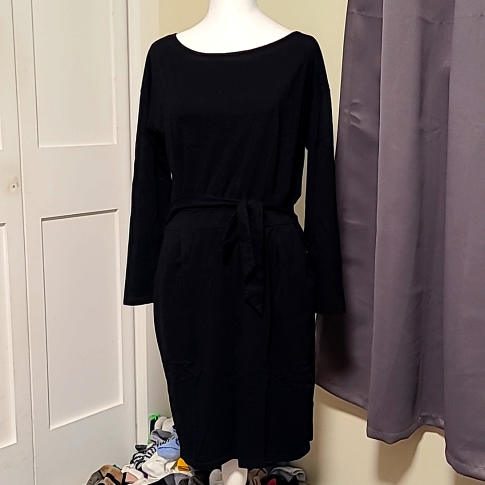 Pretty Garden black belted dress, large
